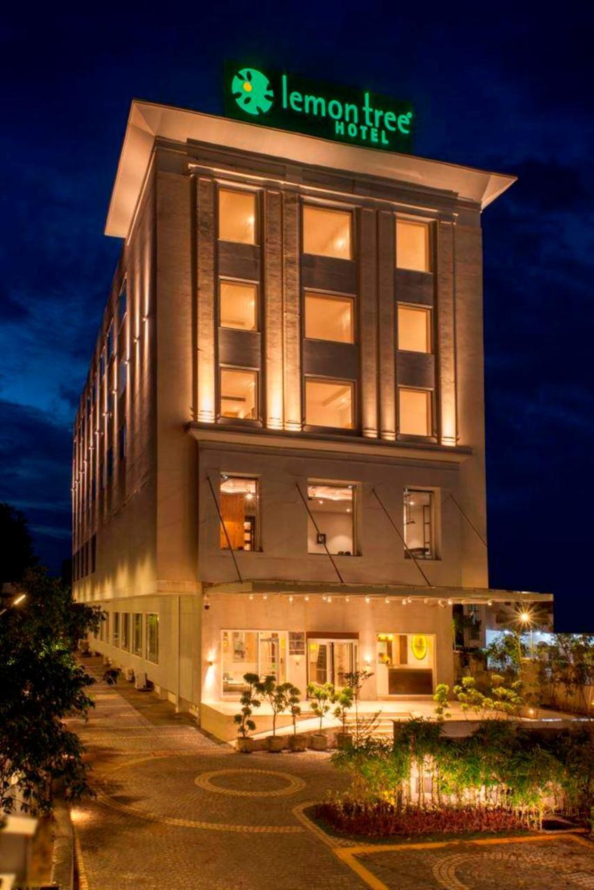 Lemon Tree Hotel Lucknow Exterior photo